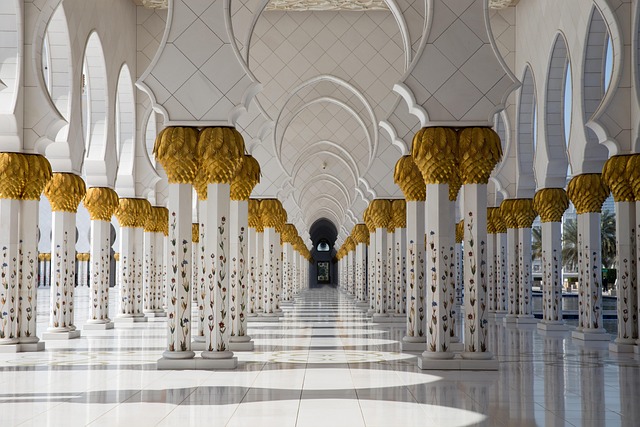Abu Dhabi Resorts vs Dubai Resorts Comparison