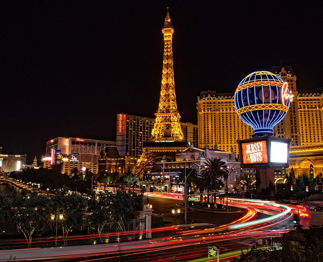Paris Hotels Near Eiffel Tower vs Louvre Which Is Better for Couples