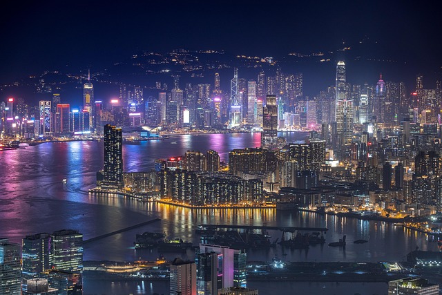 What Is the Cheapest Way to Travel Hong Kong
